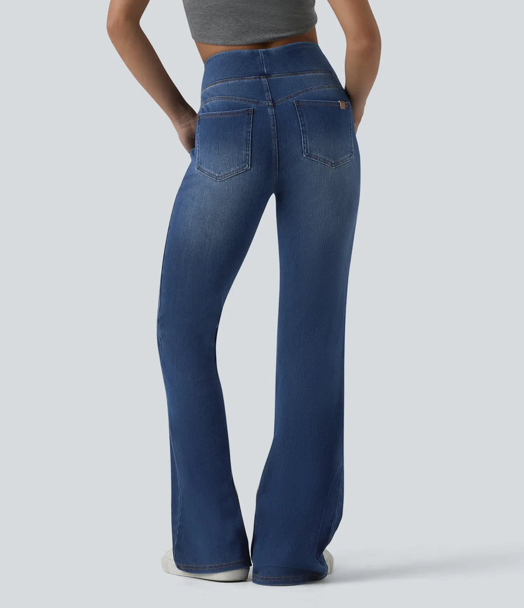 Halara Flex med hög midja och magkontroll för vardag utsvängd jeans med fickor