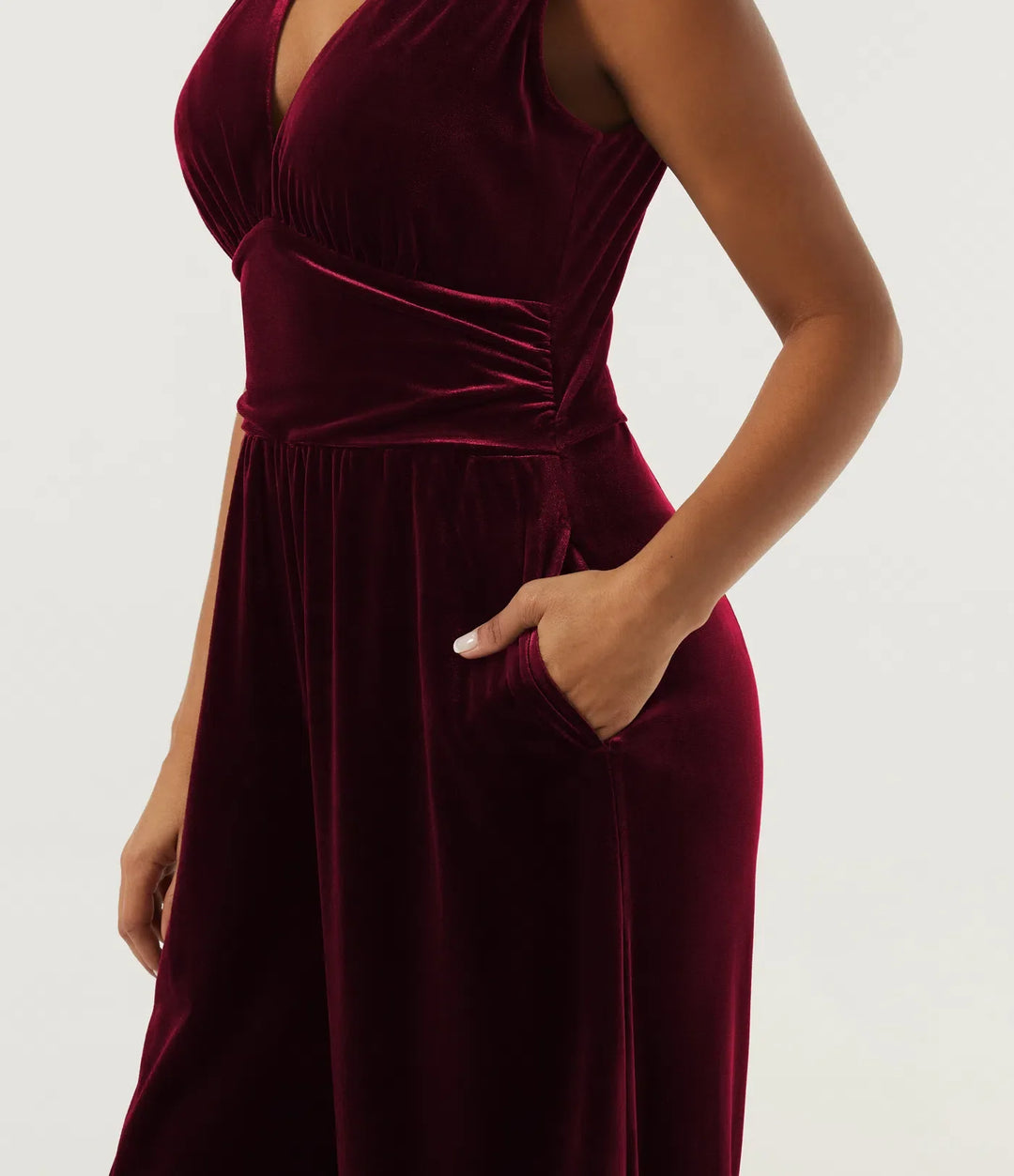 V-ringad rynkat vida ben sammet fest jumpsuit med inbyggd BH och fickor -Easy Peezy Edition