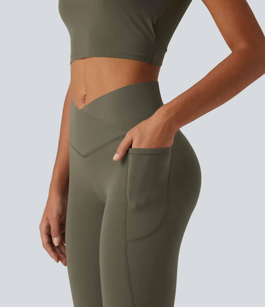 Halara UltraSculpt med hög midja omlott scrunch-effekt rumplyftande magkontroll formande yoga utsvängd leggings med fickor