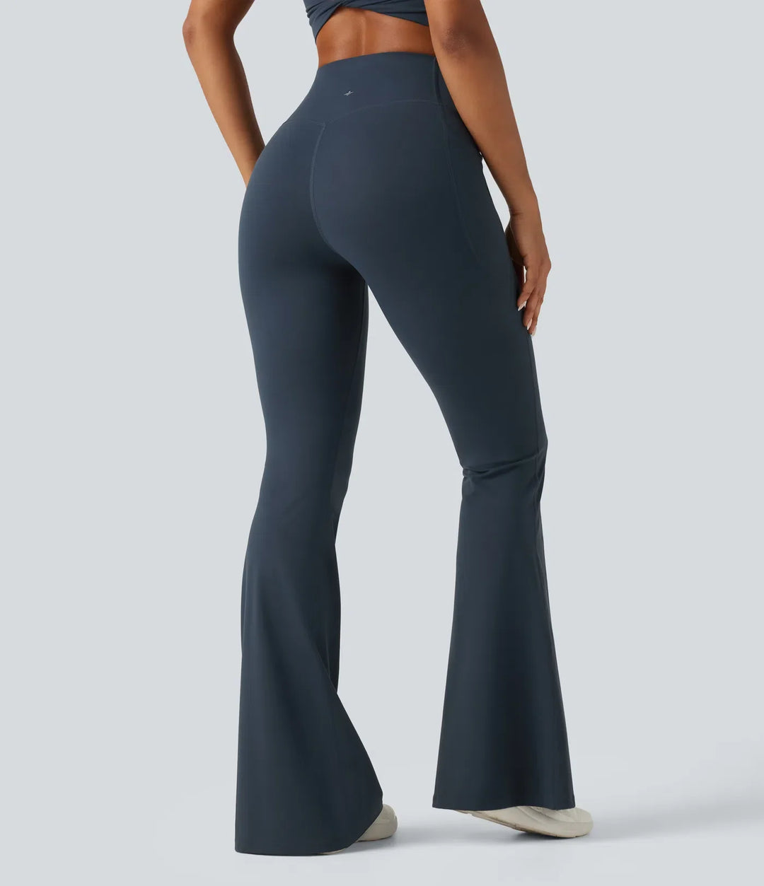 Halara UltraSculpt med hög midja omlott magkontroll utsvängd träningsleggings med fickor