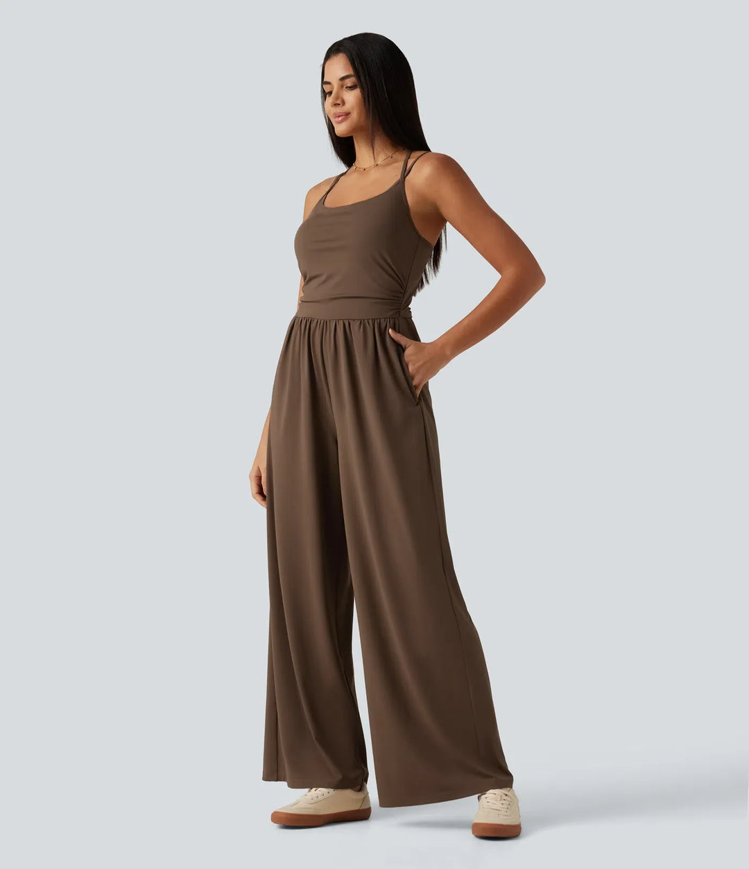 U-ringad ärmlös crossover inbyggd BH vida ben vardaglig jumpsuit med fickor--Easy Peezy