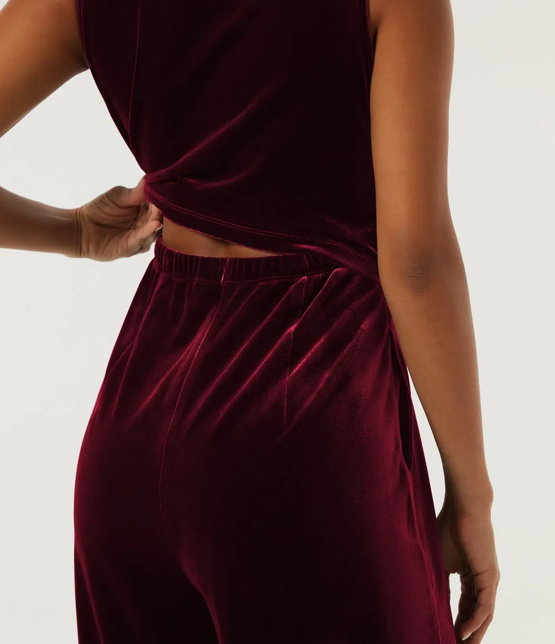 V-ringad rynkat vida ben sammet fest jumpsuit med inbyggd BH och fickor -Easy Peezy Edition