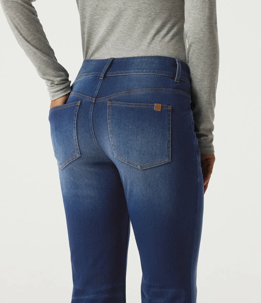 Lyckera Flex medelhög midja utsvängd vardagsjeans med fickor