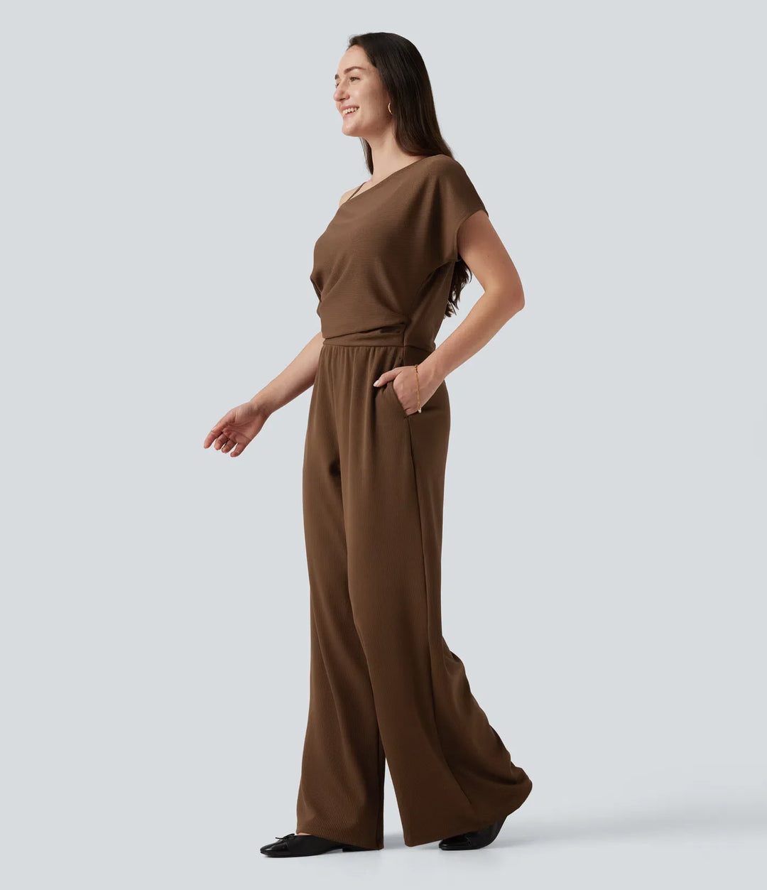 Enaxlad kortärmad asymmetrisk vardaglig jumpsuit med inbyggd BH och fickor -Easy Peezy Edition