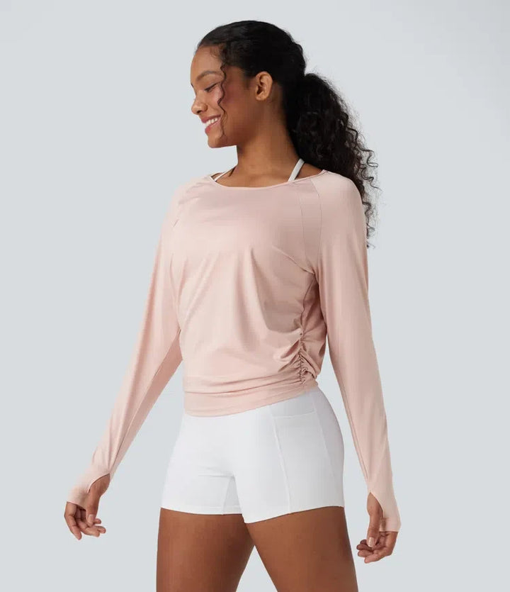 Utskuren detalj bak tumhål rynklad avslappnad sporttopp för yoga