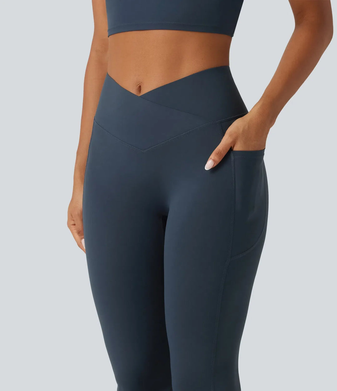 Halara UltraSculpt med hög midja omlott magkontroll utsvängd träningsleggings med fickor
