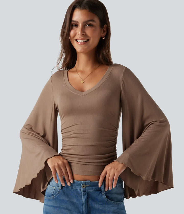 Ribbad V-ringning volang ärm rynklad T-shirt för vardag