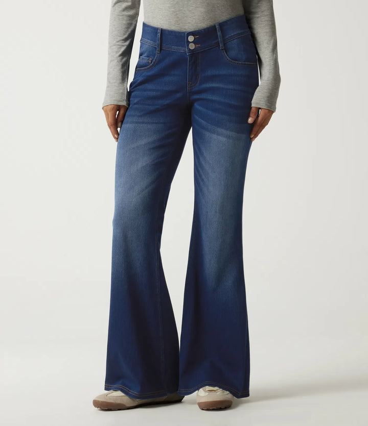 Lyckera Flex medelhög midja utsvängd vardagsjeans med fickor