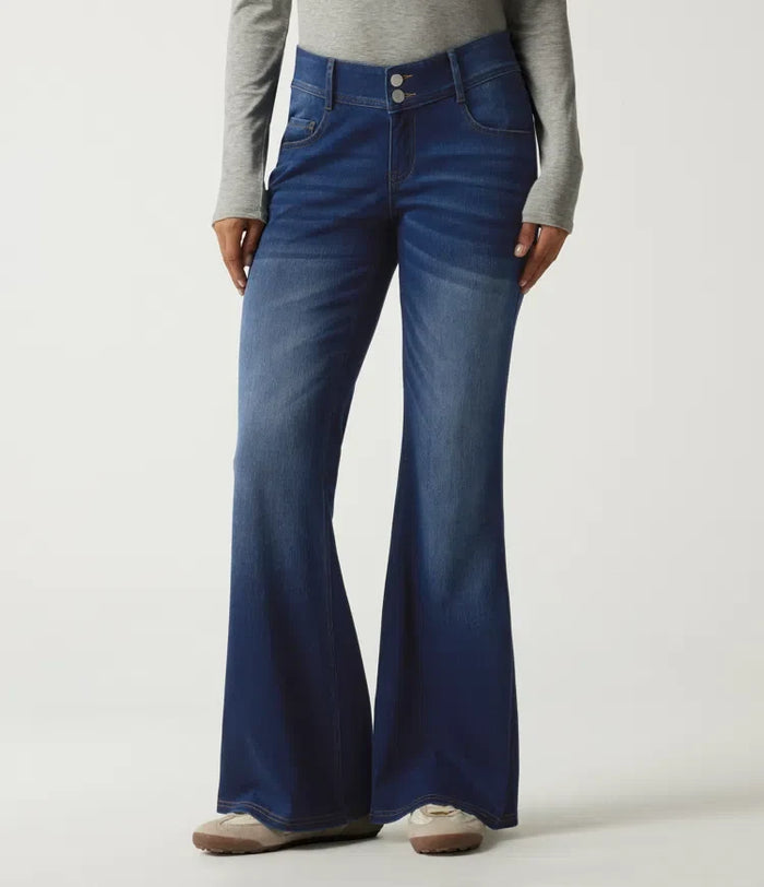 Lyckera Flex medelhög midja utsvängd vardagsjeans med fickor