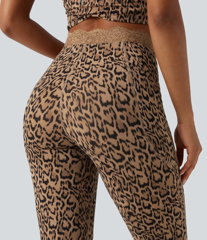 Halara UltraSculpt leopardmönstrad V-formad med hög midja kontrastspets yoga utsvängd leggings med fickor