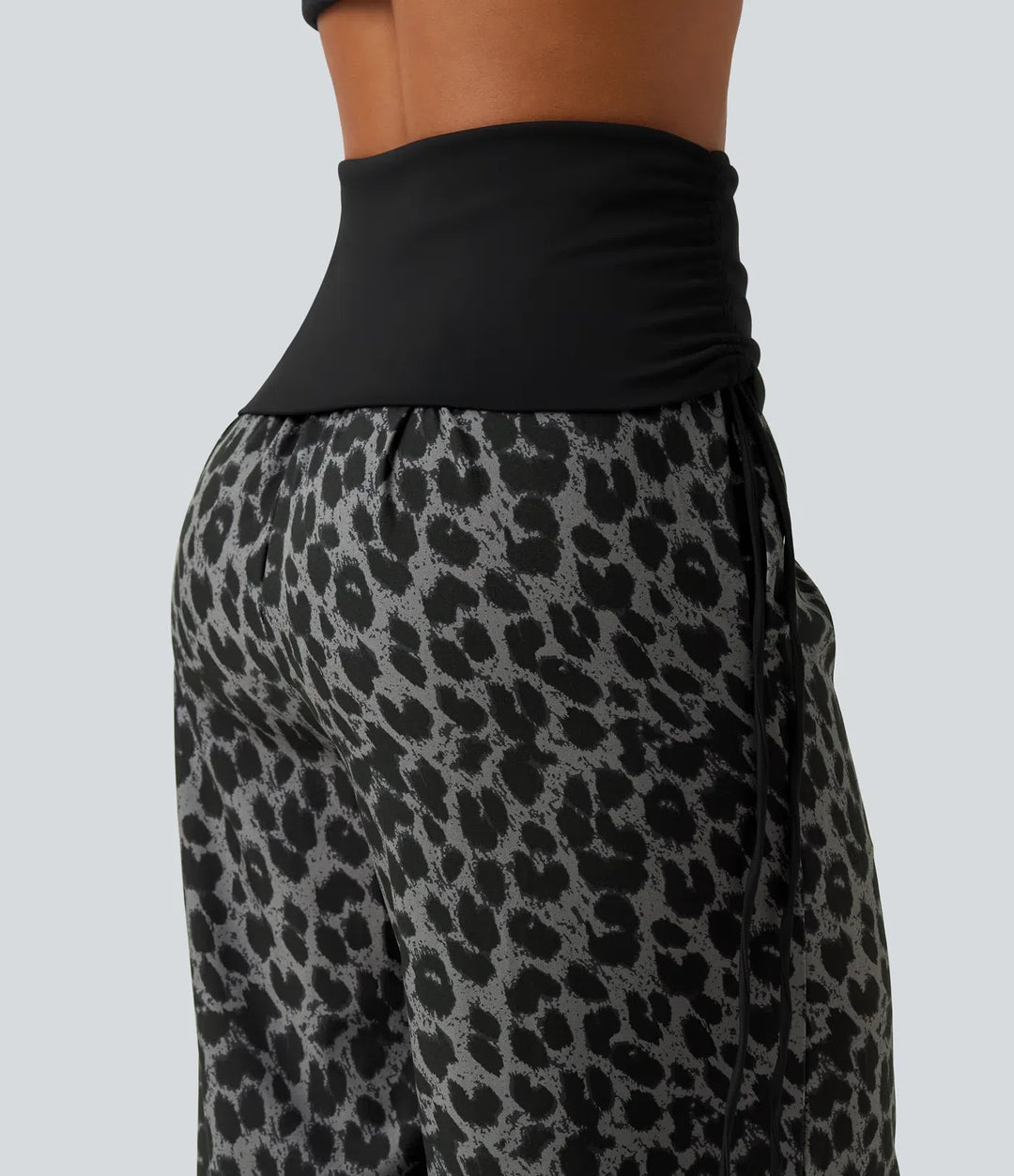 Vikbar midja med hög midja rynklad dragsko baggy leopardmönstrad vardagsbyxor med fickor