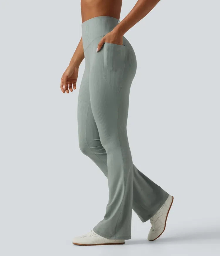 Ribbstickad med hög midja och magkontroll bootcut träningsleggings med fickor