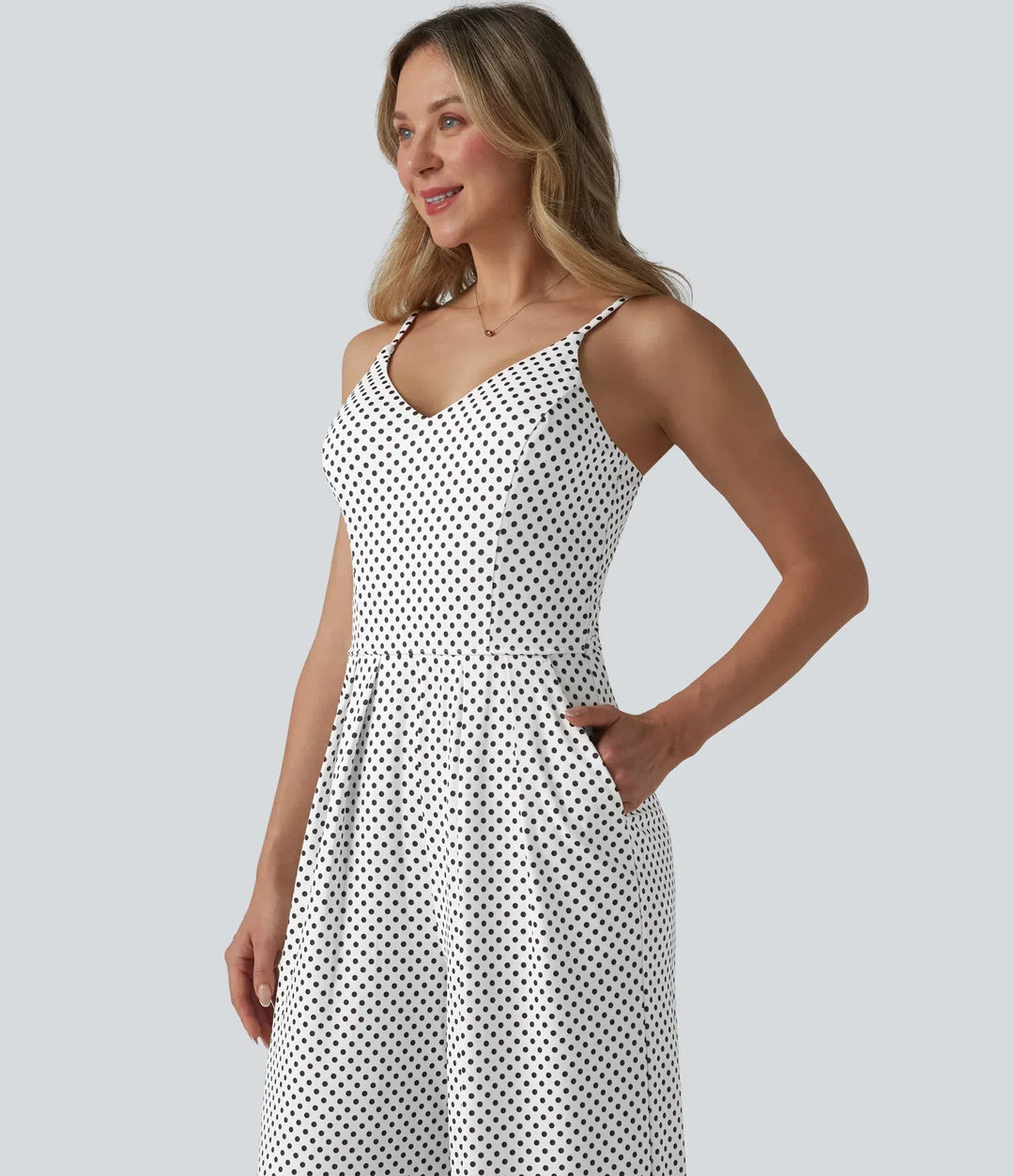 V-ringad prickig slip jumpsuit med fickor-Easy Peezy Edition