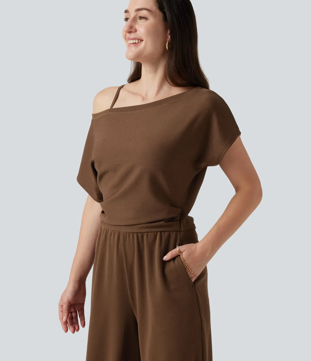 Enaxlad kortärmad asymmetrisk vardaglig jumpsuit med inbyggd BH och fickor -Easy Peezy Edition