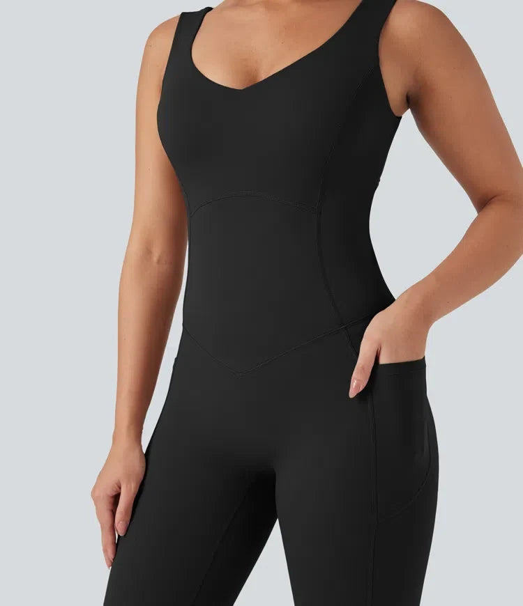 Halara UltraSculpt V-ringning magkontroll rumplyftande träning jumpsuit med fickor