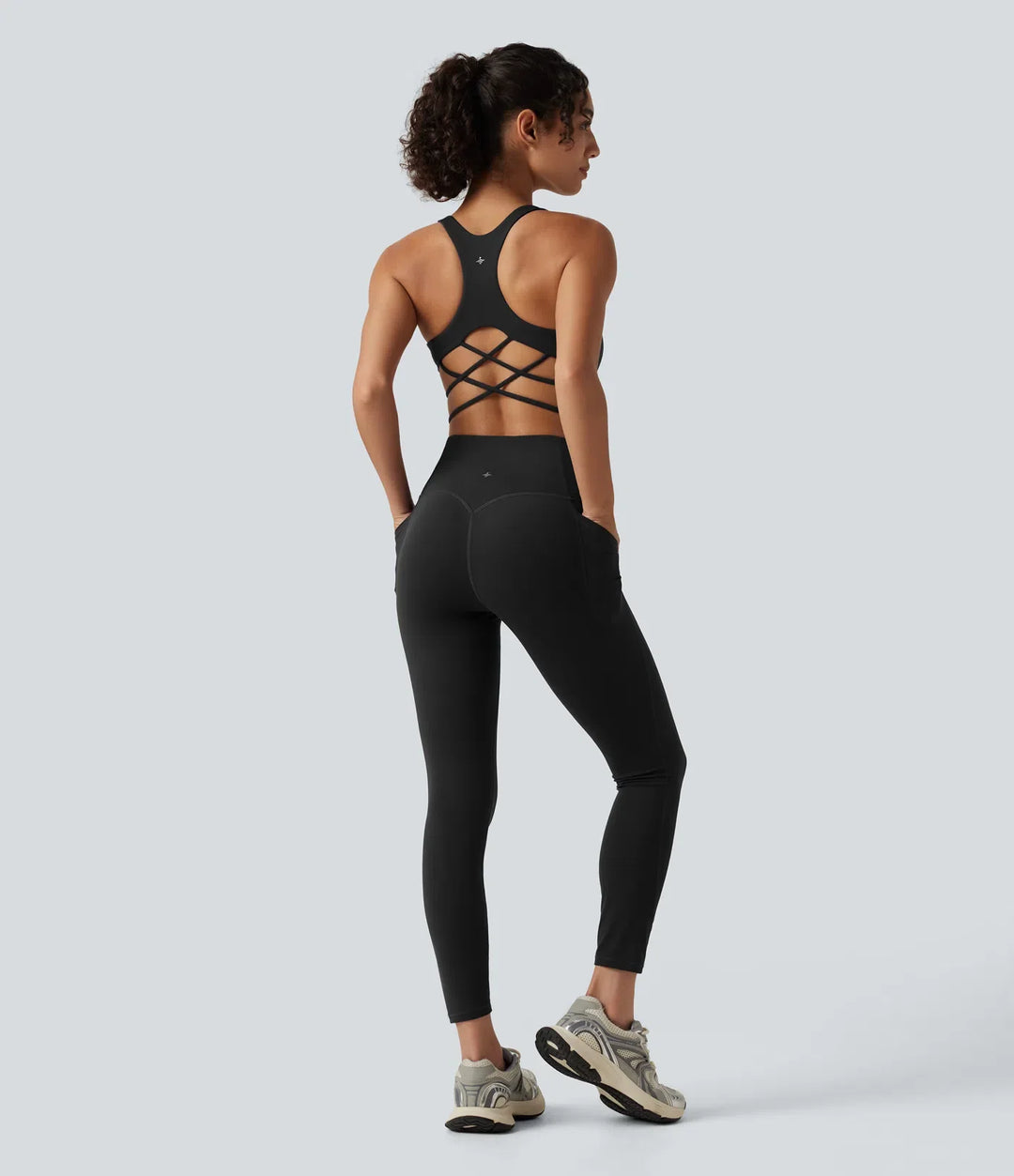Halara UltraSculpt inbyggd bh magkontroll träning jumpsuit med fickor – Easy Peezy-utgåva