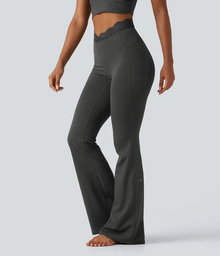 V-formad högmidjad kontrastspets randig yoga utsvängd leggings med fickor