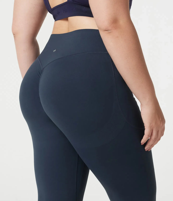 Lyckera UltraSculpt plusstorlek högmidjad scrunch med rumplyft magkontroll formande yoga utsvängd leggings med fickor