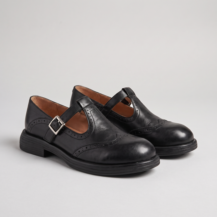 KLASSISKA LÄDERLOAFERS MED SPÄNN