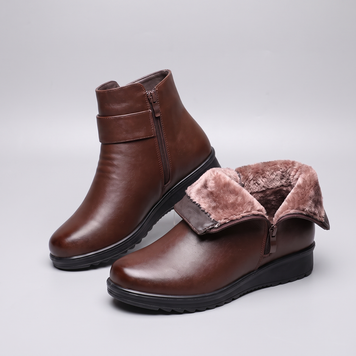 KLASSISKA ANKLESTÖVLAR MED SPÄNN