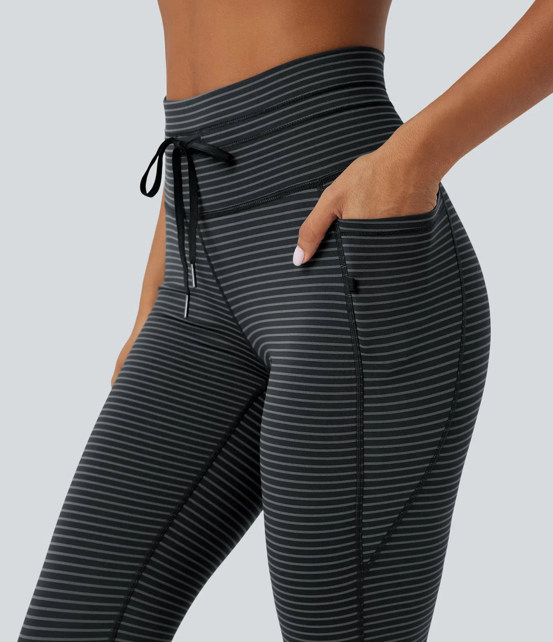 Högmidjad dragsko randig yogaleggings med fickor