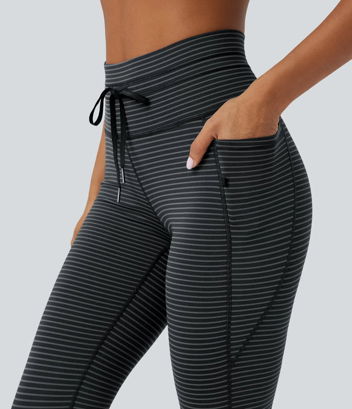 Högmidjad dragsko randig yogaleggings med fickor