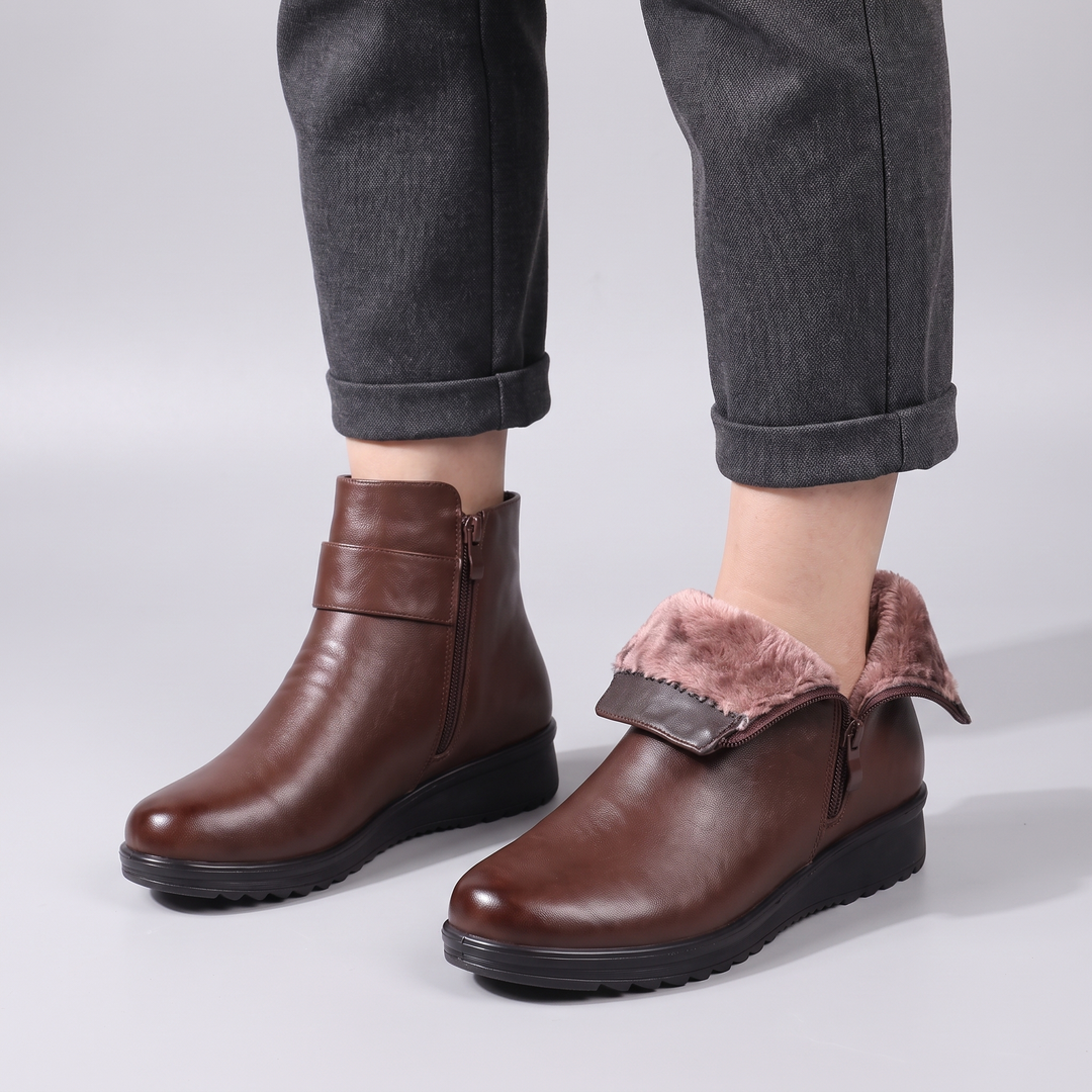 KLASSISKA ANKLESTÖVLAR MED SPÄNN