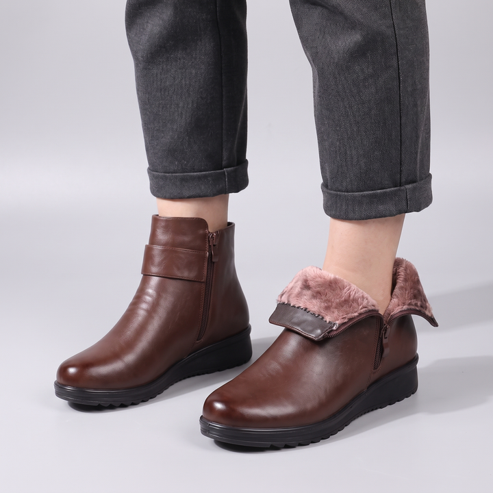 KLASSISKA ANKLESTÖVLAR MED SPÄNN