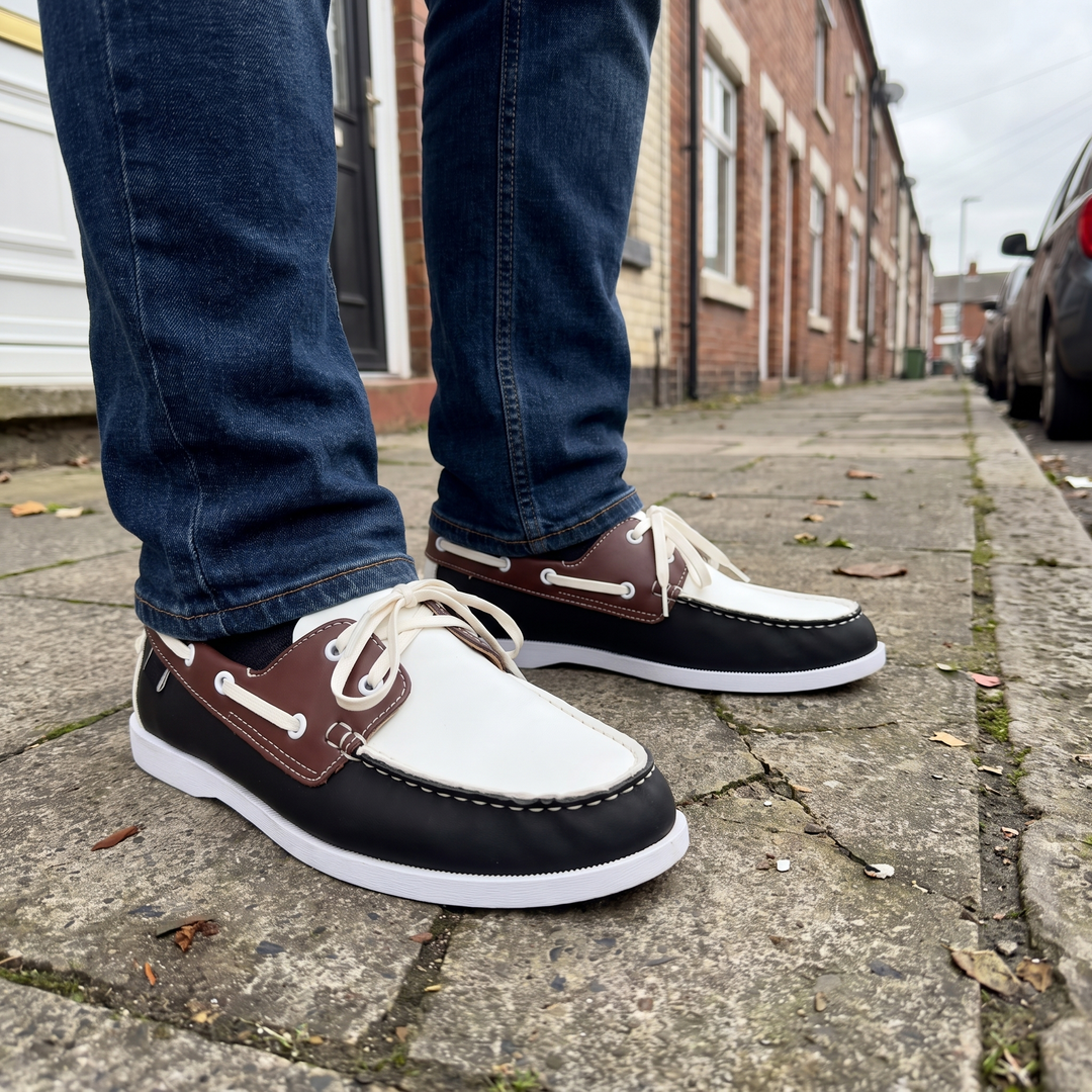 KLASSISKA BÅTSKOOR I LÄDER