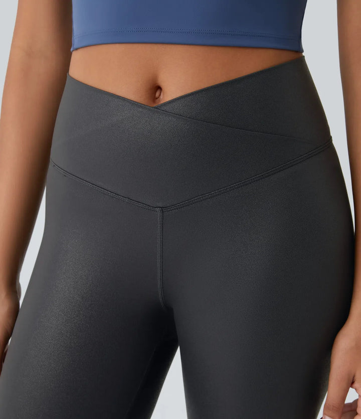 SoftlyZero konstläder omlottmodell med ficka folietryck stretchig vardagsleggings