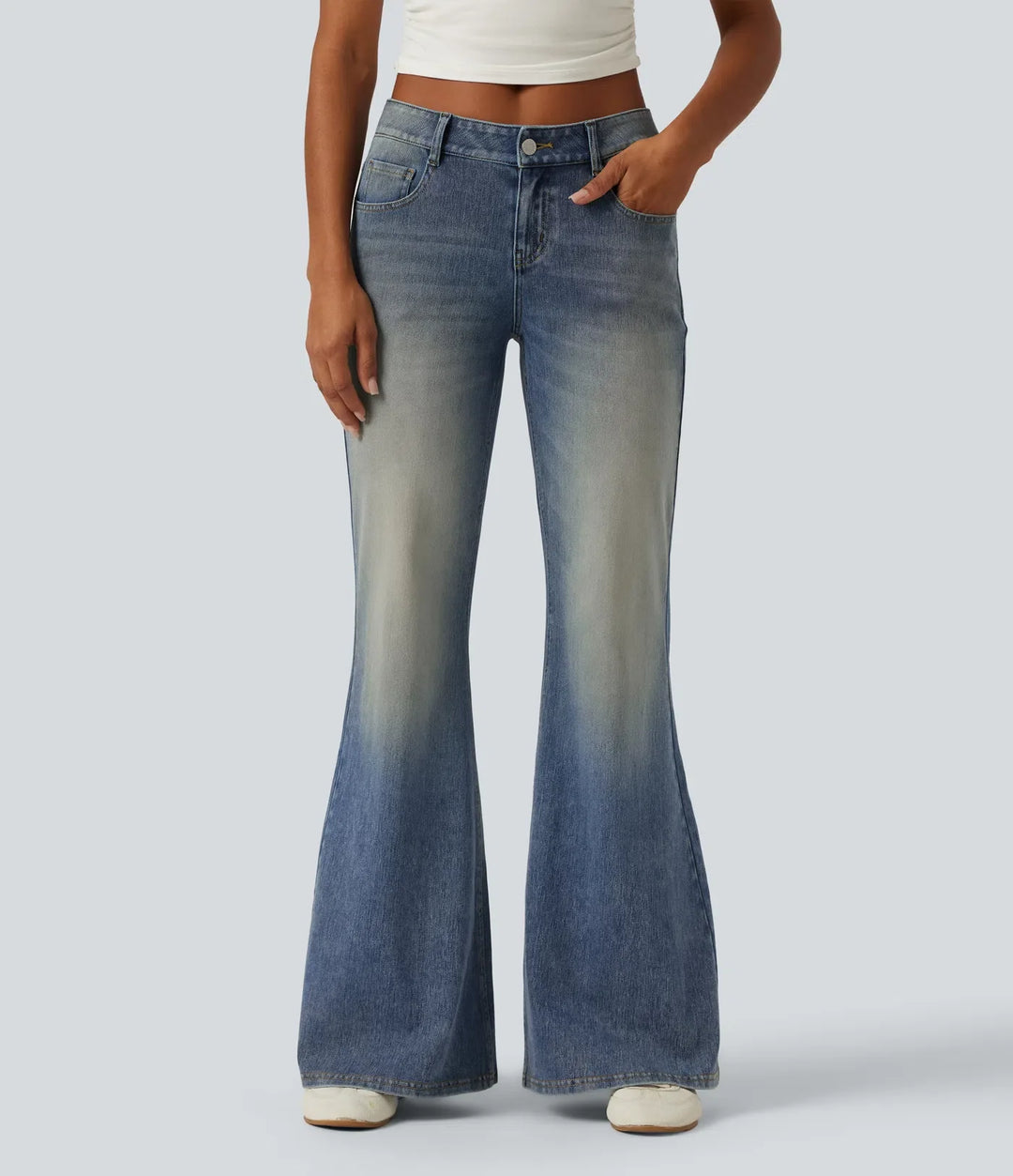 Halara Flex med låg midja utsvängd vardagsjeans med fickor