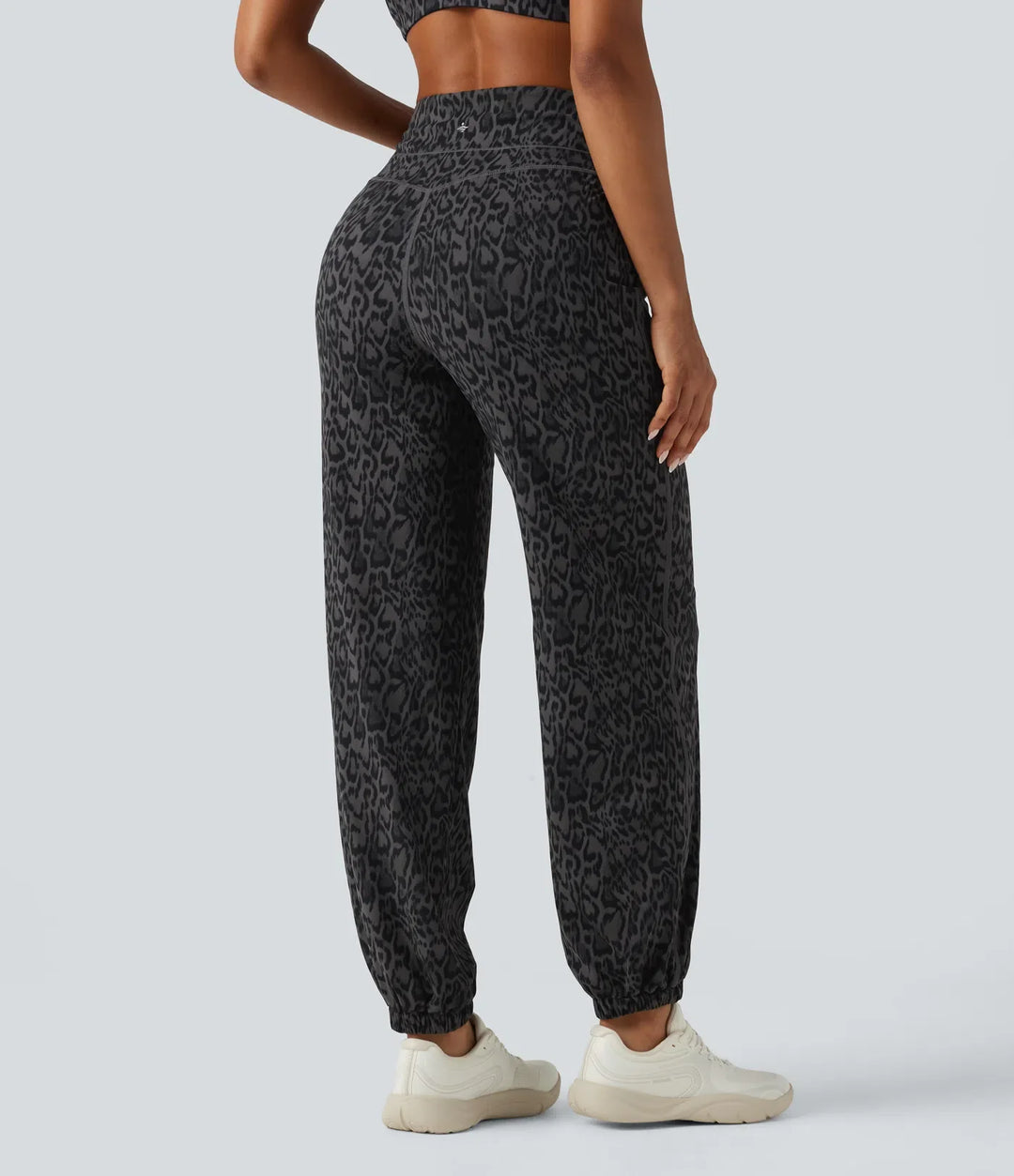 Halara UltraSculpt leopardmönstrad med hög midja och magkontroll yoga joggingbyxor med fickor