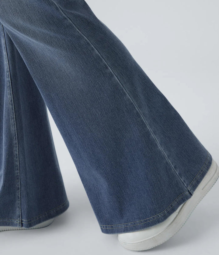 Halara Flex med hög midja, omlottmidja och ficka tvättad för vardag utsvängd jeans
