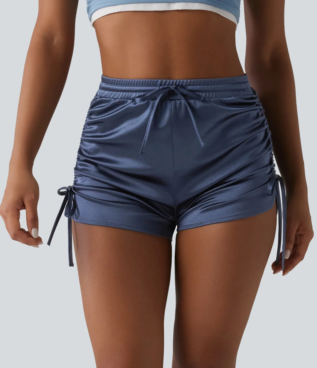 Med hög midja dragsko rynklad satin vardagsshorts med ficka