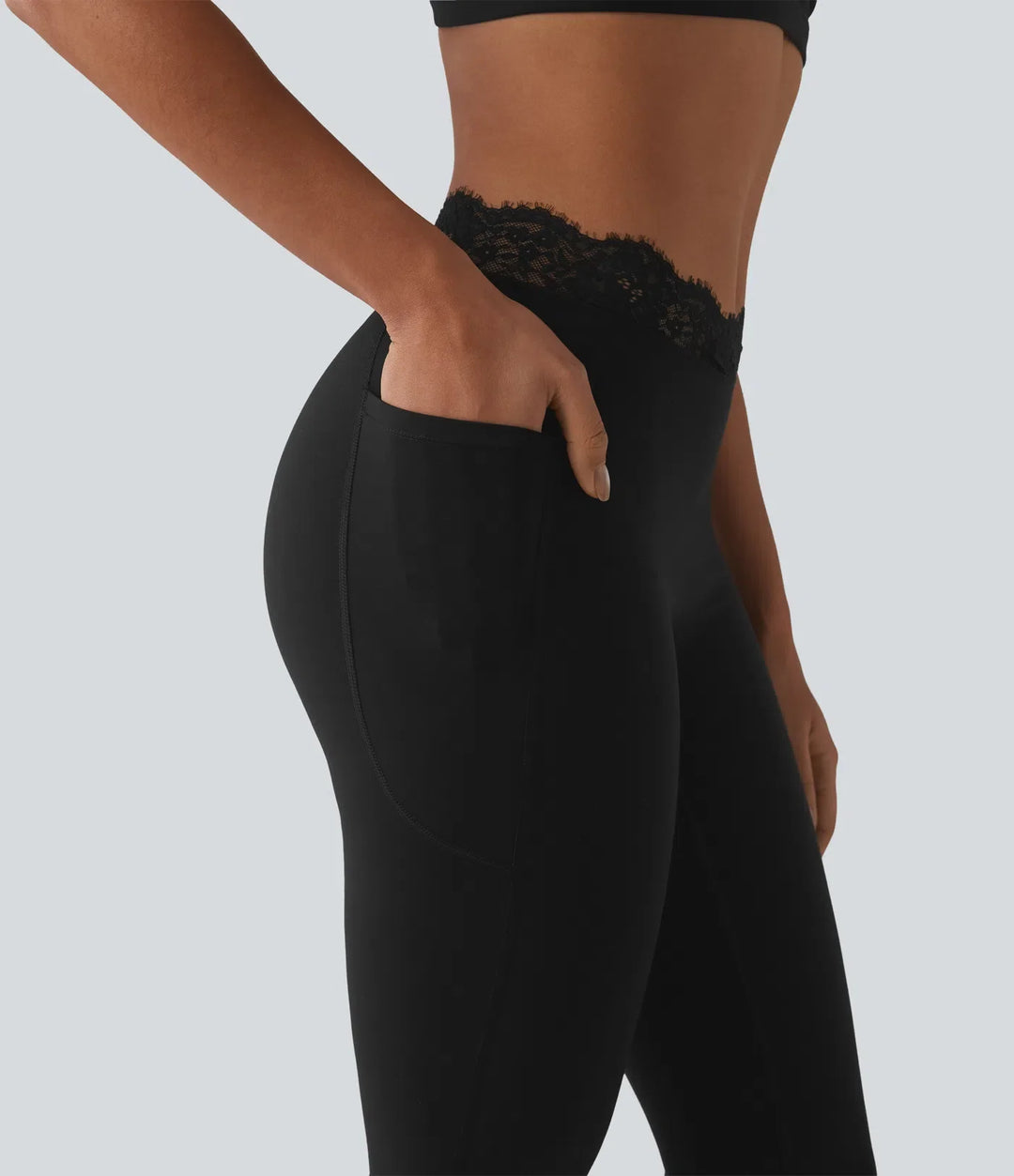Lyckera UltraSculpt V-formad högmidjad kontrastspets yoga utsvängd leggings med fickor
