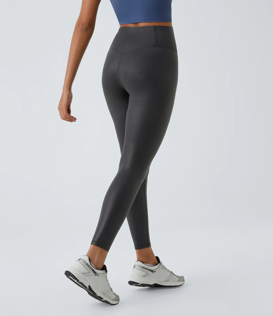 SoftlyZero konstläder omlottmodell med ficka folietryck stretchig vardagsleggings