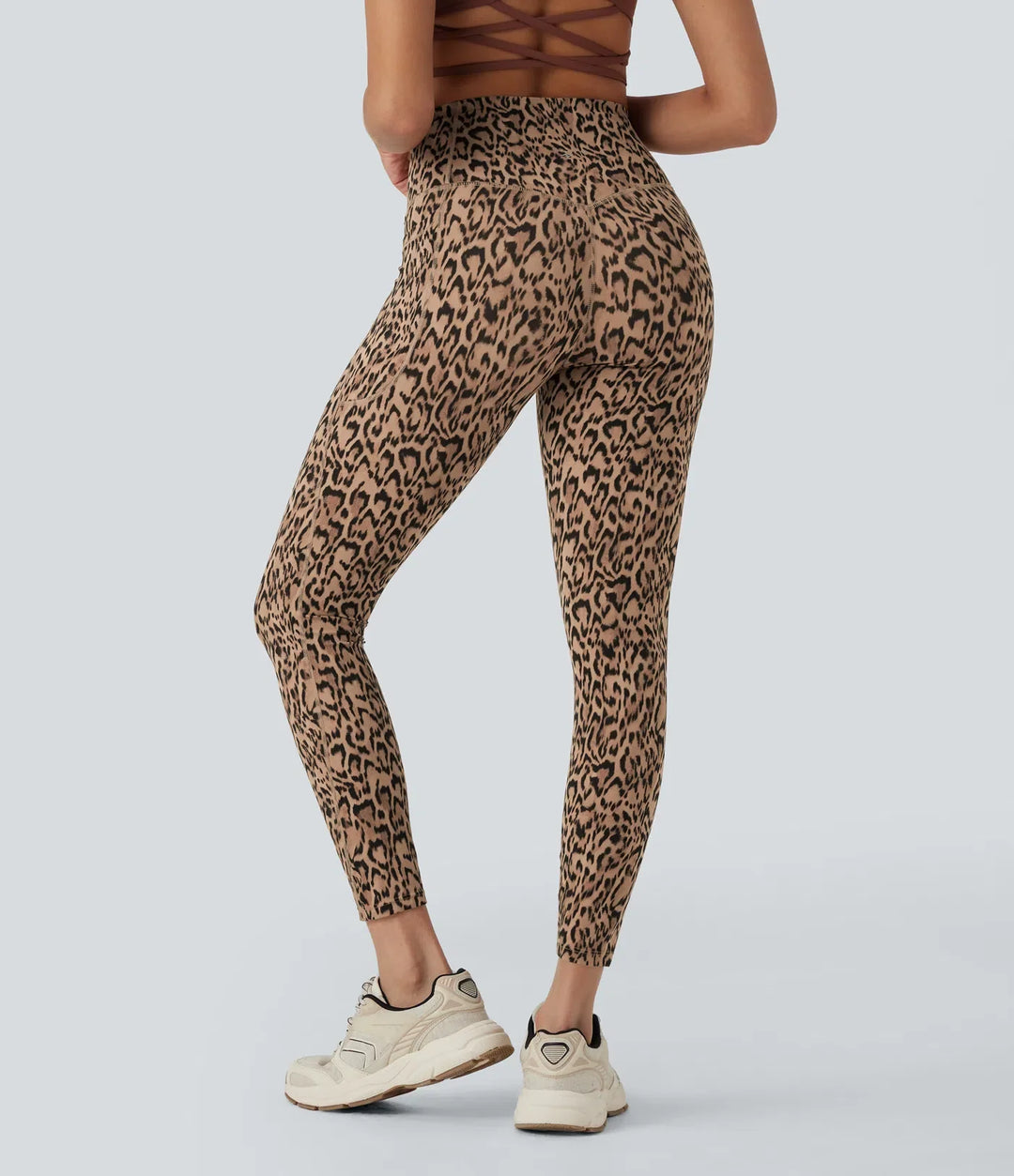 Halara UltraSculpt leopardmönstrad med hög midja och magkontroll yogaleggings med fickor