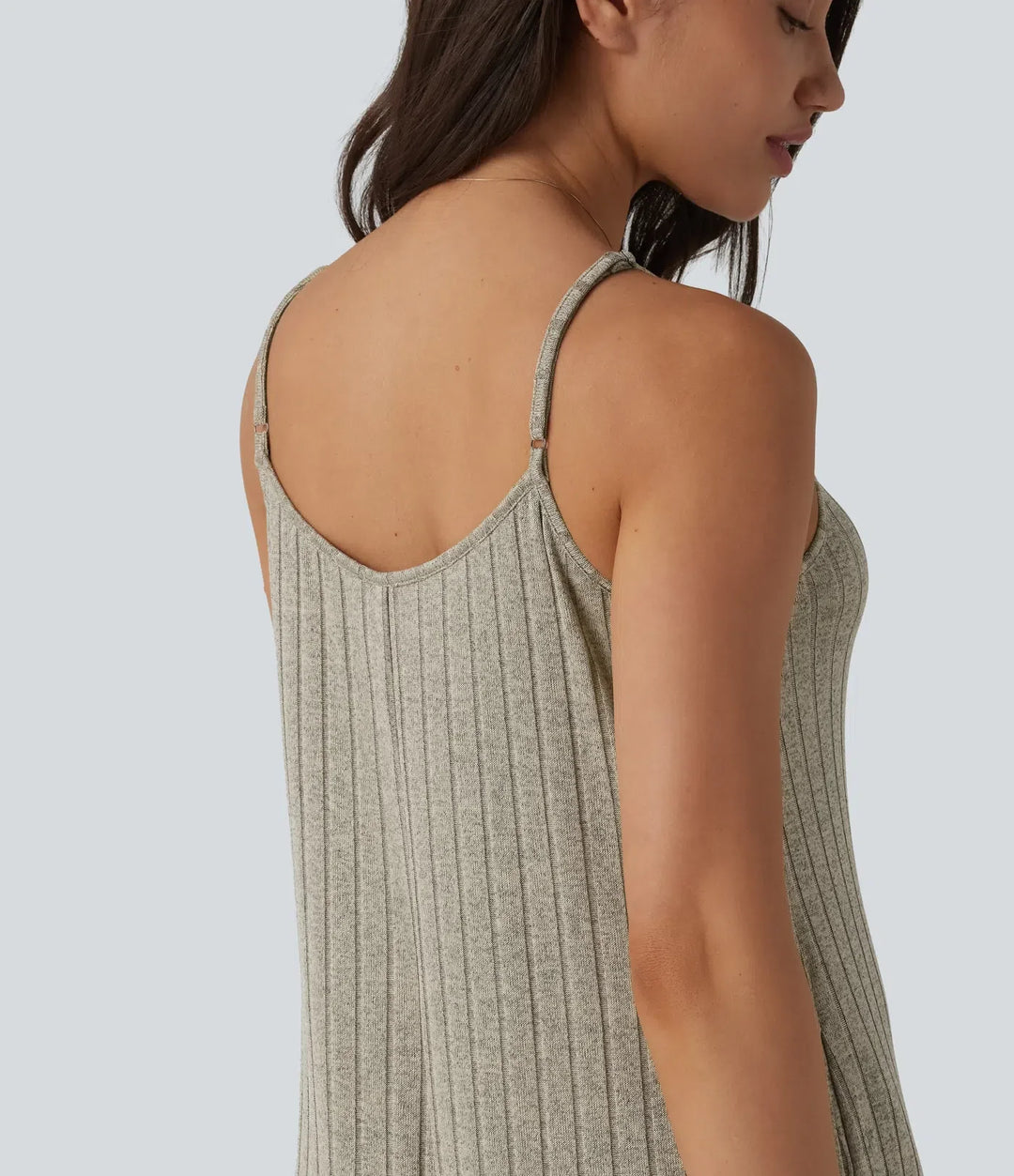 Ribbstickad V-ringad vardaglig slip jumpsuit med fickor