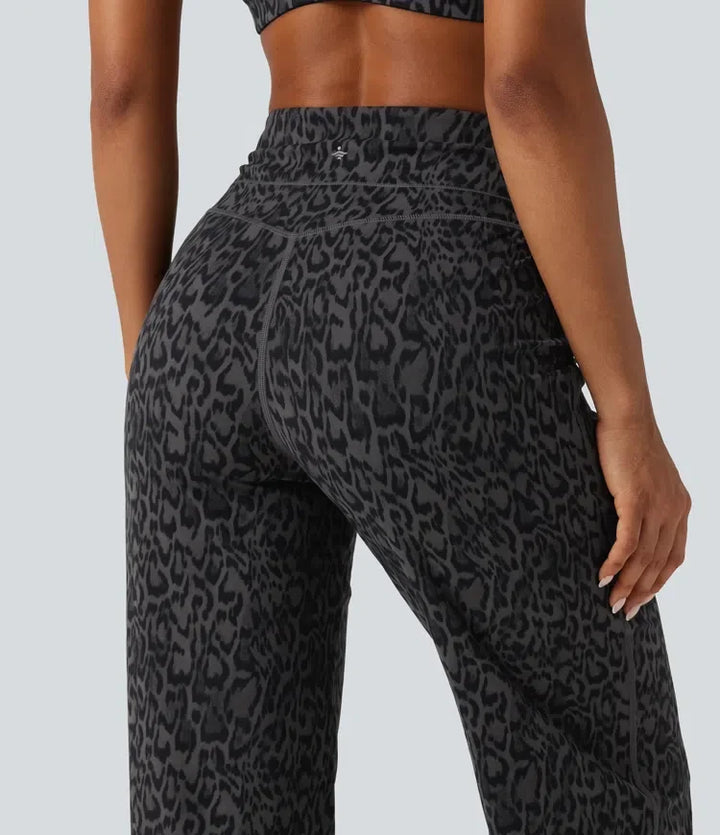 Halara UltraSculpt leopardmönstrad med hög midja och magkontroll yoga joggingbyxor med fickor