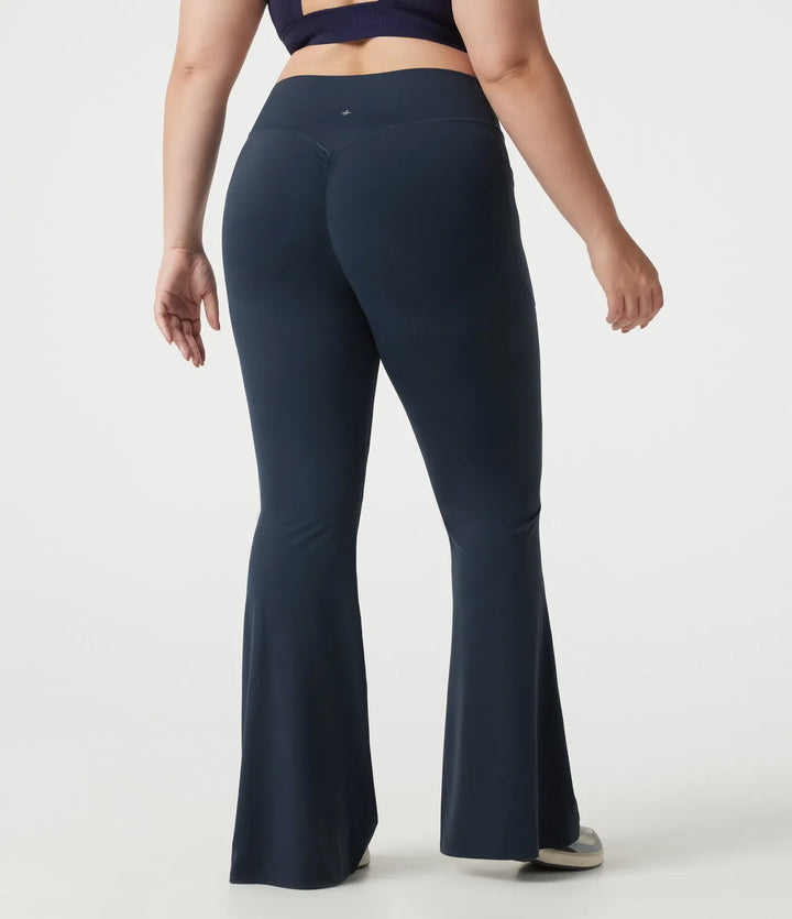 Lyckera UltraSculpt plusstorlek högmidjad scrunch med rumplyft magkontroll formande yoga utsvängd leggings med fickor
