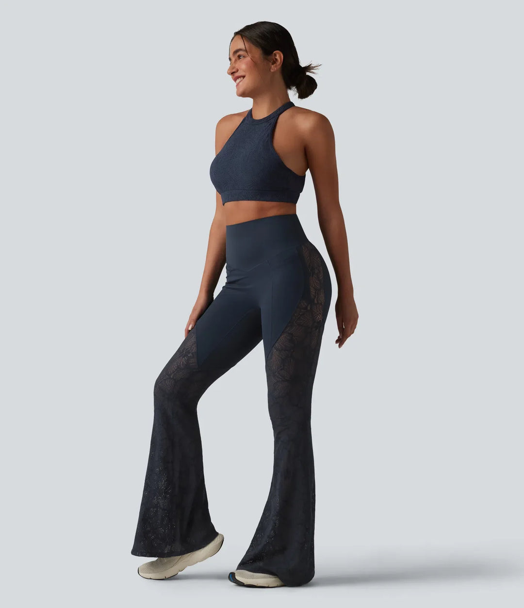 Halara UltraSculpt med hög midja och magkontroll kontrastspets yoga utsvängd leggings med fickor