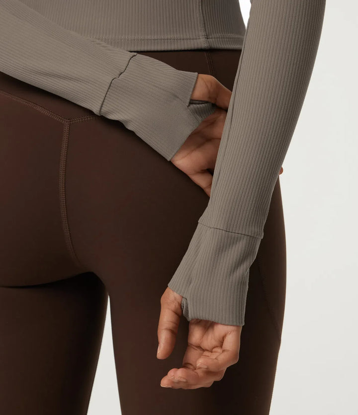 Ribbstickad rund hals långärmad yoga träningsjacka med fickor och tumhål