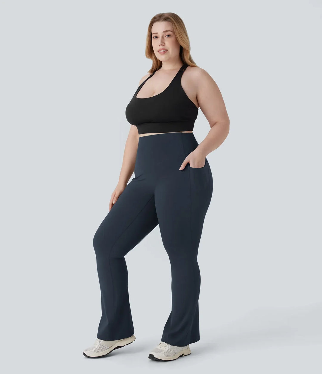Halara UltraSculpt med hög midja, magkontroll och ficka formande yoga bootcut leggings i plusstorlek