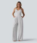 V-ringad prickig slip jumpsuit med fickor-Easy Peezy Edition