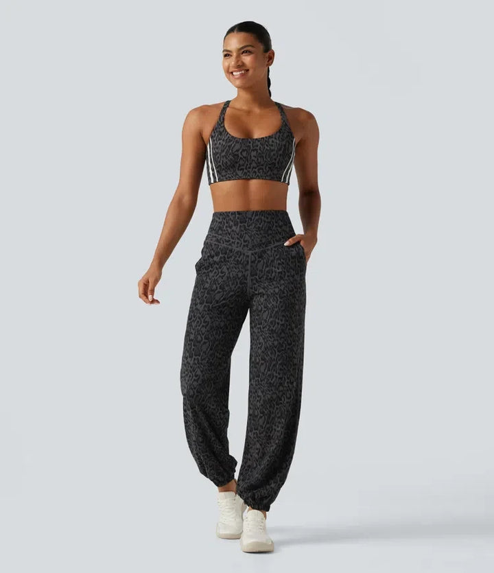 Halara UltraSculpt leopardmönstrad med hög midja och magkontroll yoga joggingbyxor med fickor