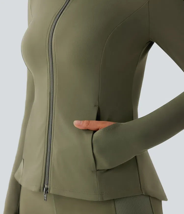 SoftlyZero stående krage tumhål fickor plisserad dragkedja smal jacka