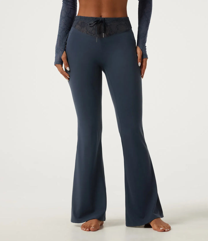 Halara UltraSculpt med medelhög midja dragsko kontrastspets utsvängd yogaleggings med fickor