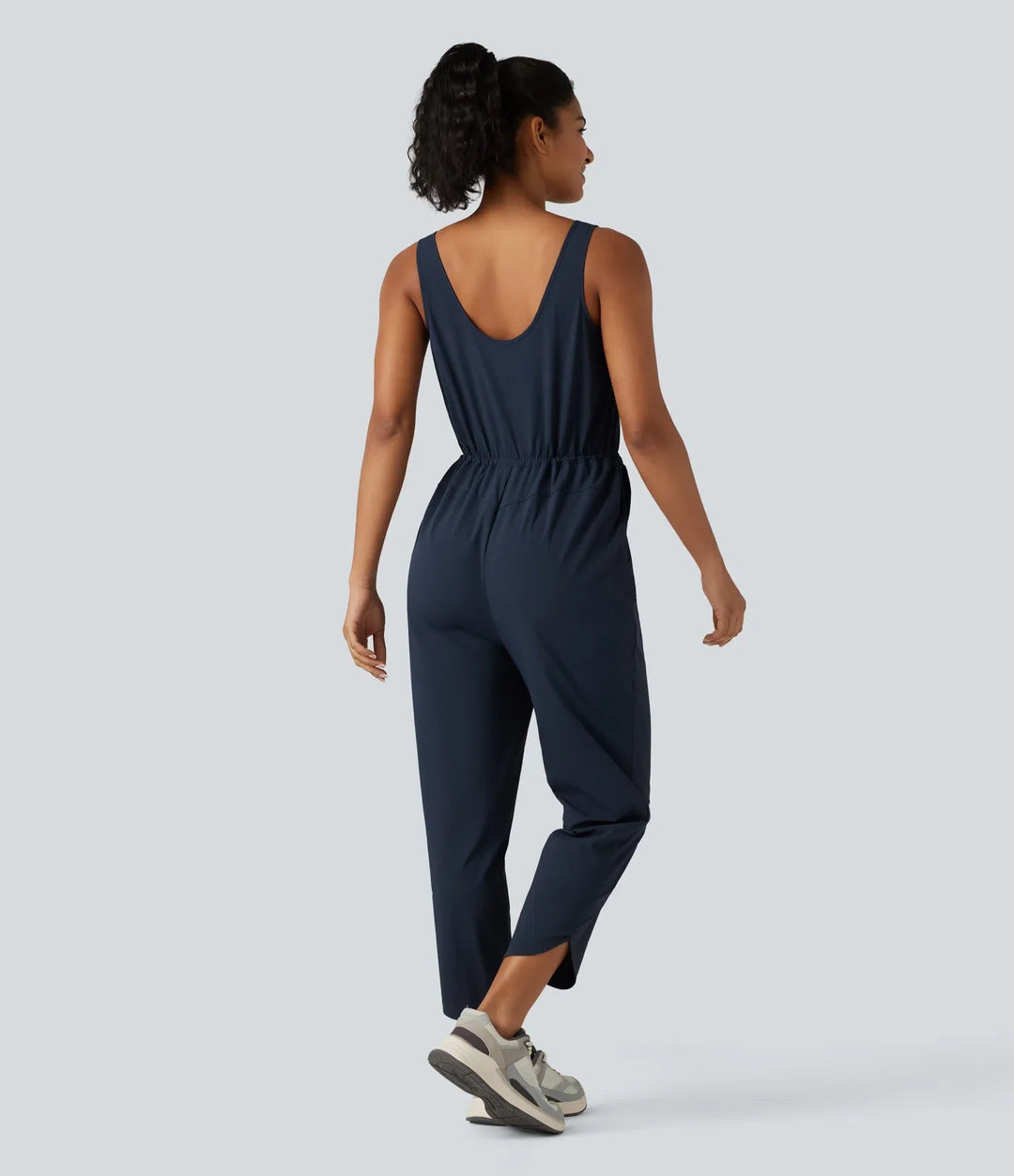 V-ringad dragsko rundad fåll vandring jumpsuit med fickor