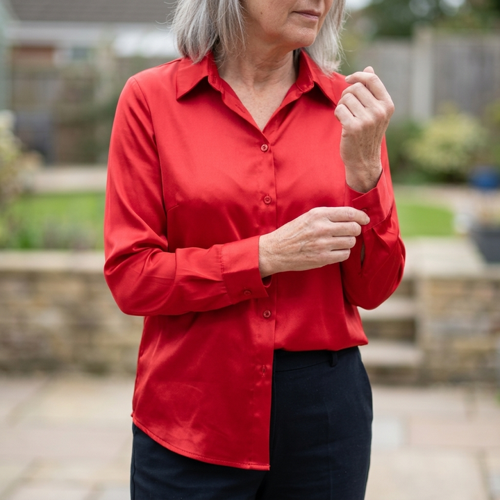 SELWORTH SATIN V-RINGAD BLUS