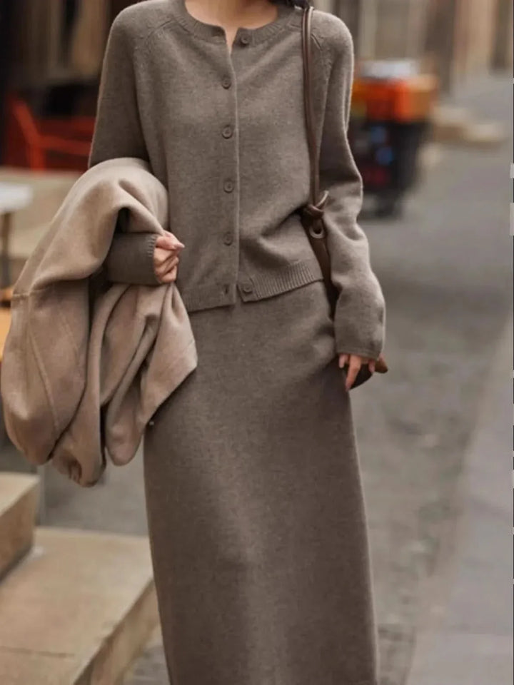 LUCIENNE KASHMERISET